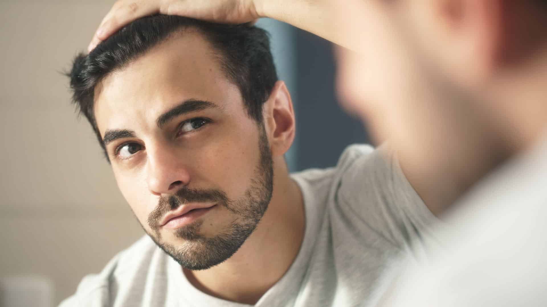 Pellicules dans les cheveux : pourquoi et comment les traiter