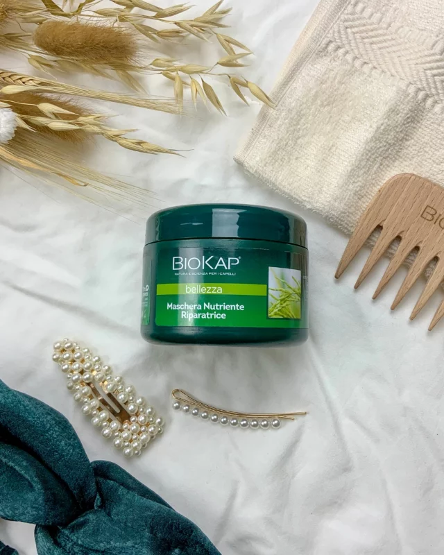 ✂️ Couper à la rentrée ? Pas cette année. 🌴☀️

On le sait toutes : l’été, c’est magique… mais pas pour nos longueurs 🥵
Soleil, sel, chlore = cheveux secs, cassants, fourchus.
Mais pas de panique, on a LA solution pour éviter le grand coup de ciseaux à la rentrée ✨

💧 Le masque nourrissant réparateur, c’est ton meilleur allié pour un été sans dégâts :
🛡️ Protège la fibre capillaire des agressions estivales
💪 Répare en profondeur les cheveux secs ou abîmés
💫 Redonne douceur, souplesse et brillance, même après la plage

Utilisé 1 à 2 fois par semaine, c’est ton assurance "cheveux sains, longueurs préservées" 🌿

📌 Conseil bonus : applique-le après ton shampoing, laisse poser 5 à 10 min sous une serviette chaude pour une action renforcée 🔥

💬 Et toi, team "je coupe tout" ou team "je sauve mes longueurs" ? 👇

#MasqueCapillaire #SoinCheveuxÉté #CheveuxSains #PasDeCoupe #CheveuxLongs #RéparationIntense #RoutineCapillaire #HairCareSummerEdition